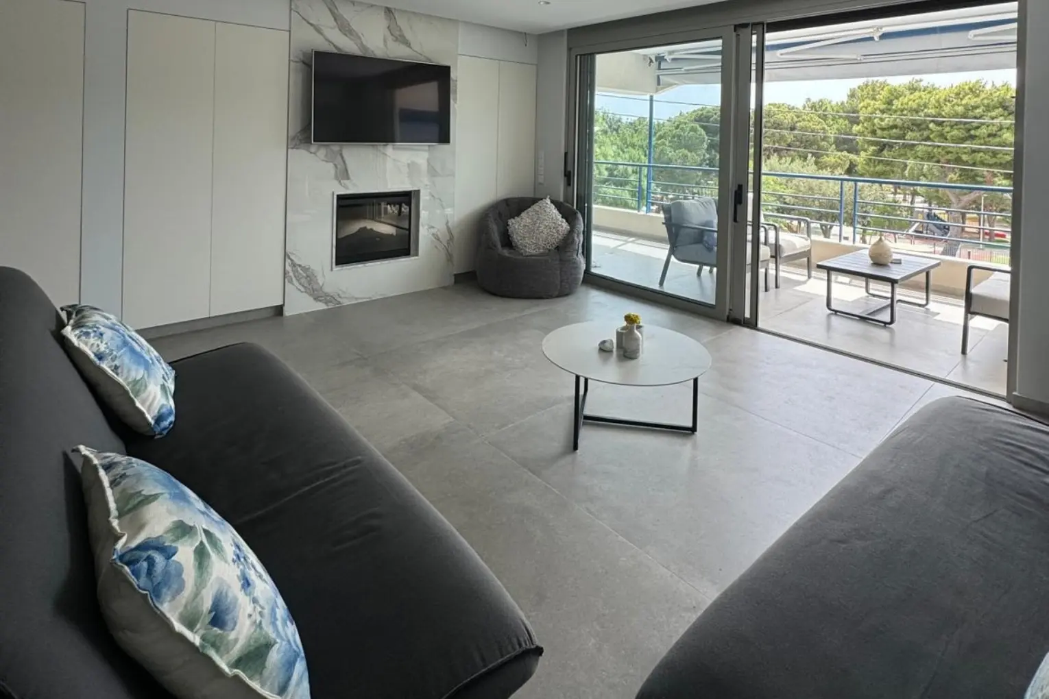 Athenian Riviera Lux Flat, Vouliagmeni, living room